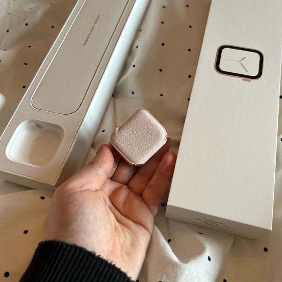 Apple Watch Series 4 - Picture 2 of 7